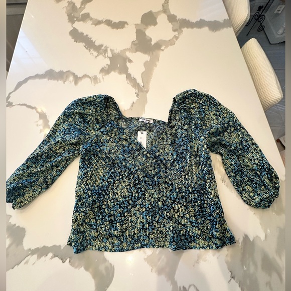 NWT Steve Madden top. Green with pattern.   Size M - Picture 11 of 11